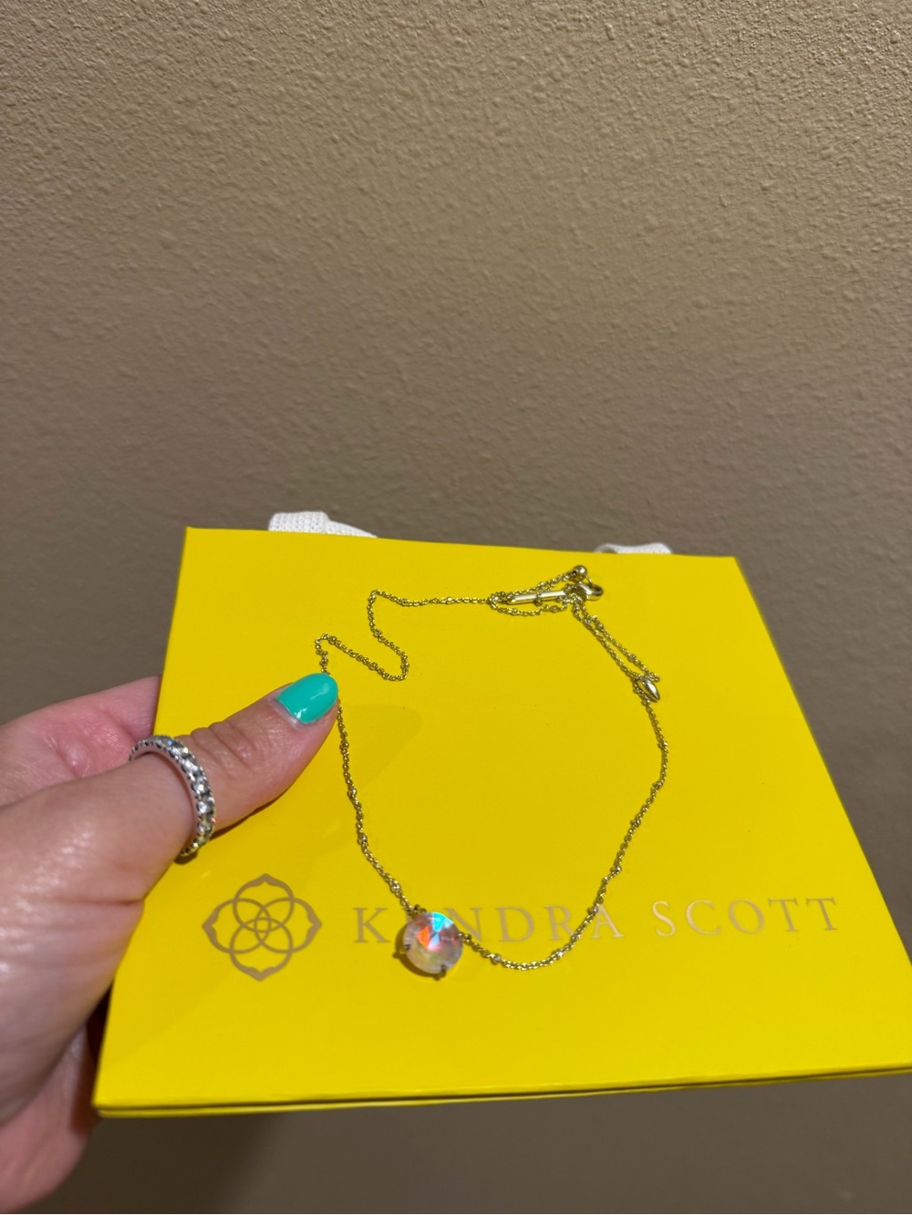 Kendra Scott Necklace 💛